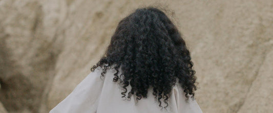 Comment favoriser la croissance de mes cheveux texturés ?