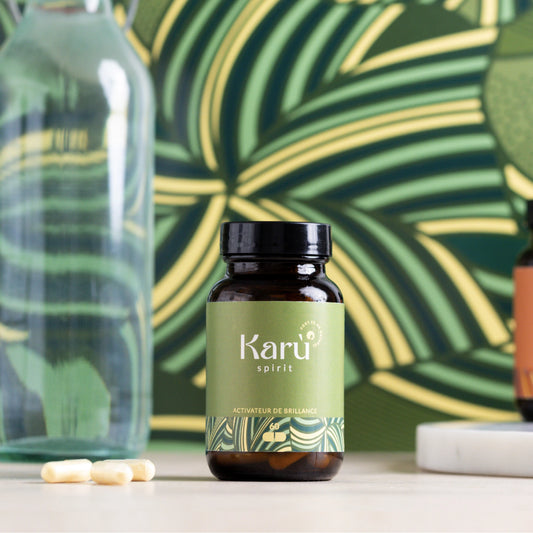 pilulier activateur de brillance sur fond texturé